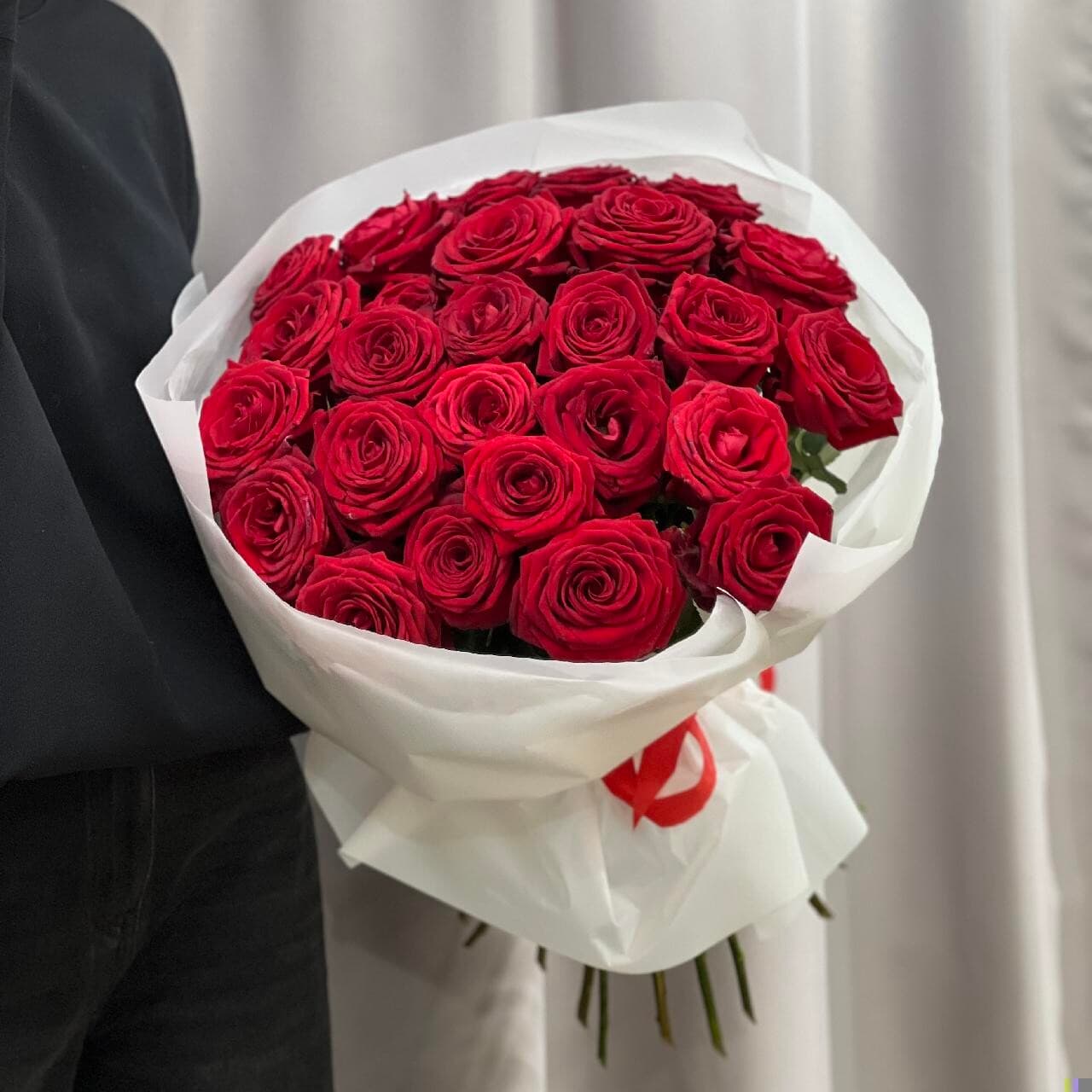 Моно из роз Ред Наоми (M)